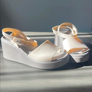 CROCS Cream Wedge Shoes with Comfort and Style